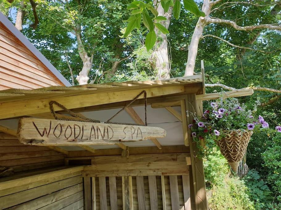 The Bothy Near Tenby, Big Projector Screen, Four-Poster Bed, On-Site Hot Tub Access Via Spa Pack, Breakfast Exterior foto